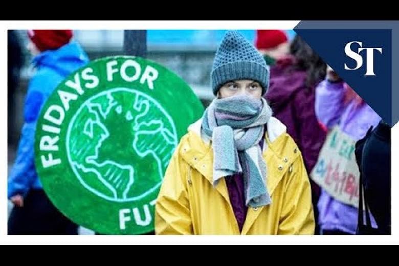 Remaja pejuang perubahan iklim Greta Thunberg kembali ke luar Parlemen Swedia